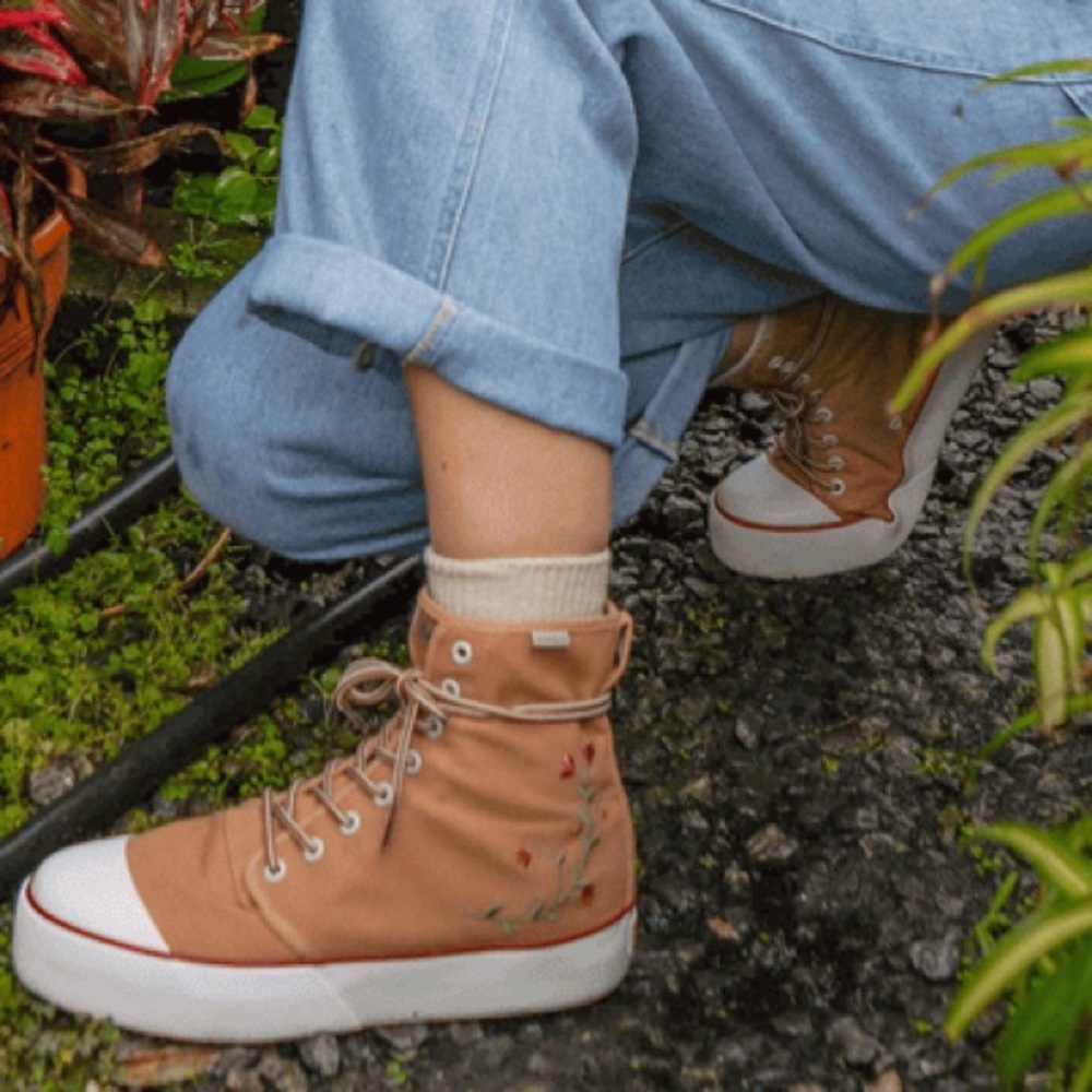 Bangs high top platform floral shoes